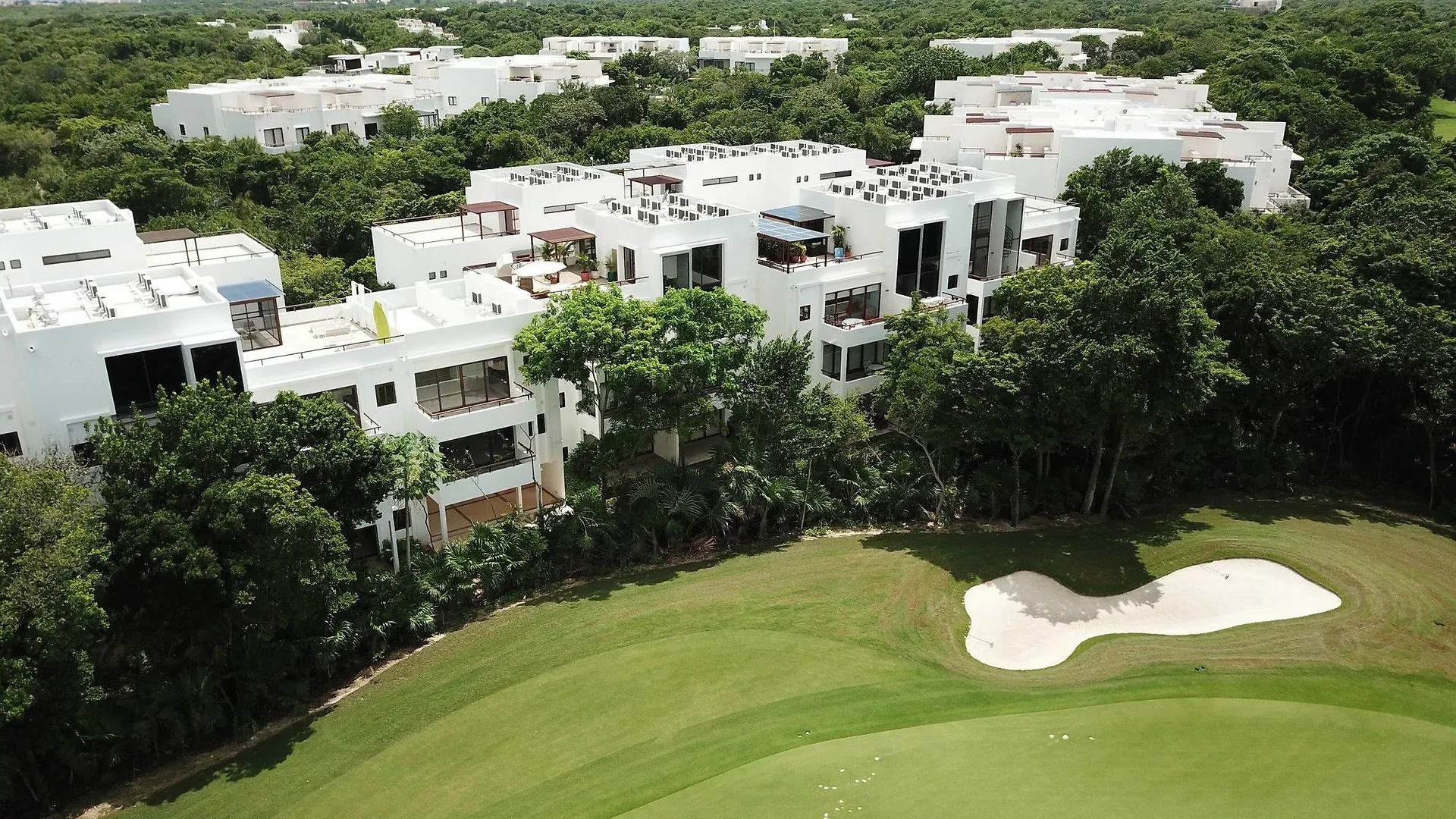 Apt In Exclusive Building By Olahola Akumal